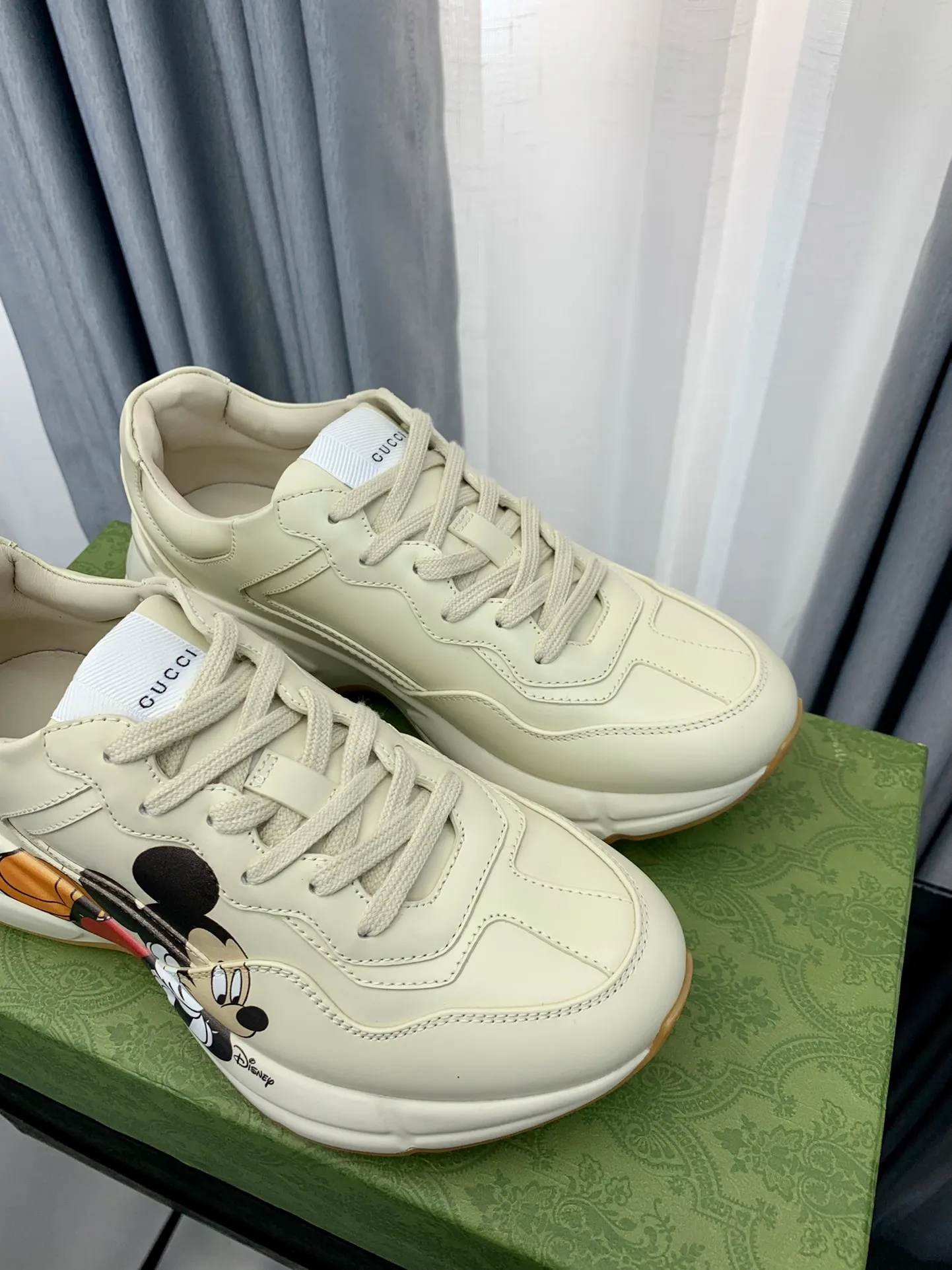 👟👟Ex-factory price 480👟👟 Women's shoes factory Gucci dad shoes for couples, distressed leather horn-shaped retro jogging shoes. The Balenciaga grandpa trend has subsided, ushering in GUCCI dad shoes, the trend leader in the fashion industry. Original shoe mold opening, original last from Italian handmade foundry! [Gucci original dad shoes] Original surface: imported calfskin! Lining: Grade A hybrid lambskin! Outsole: The highest restoration sole. TPU material plus wear-resistant foam (anti-wear cushioning) ivory leather has been processed with an old-fashioned effect. The sole is 5cm high! The comfort level is excellent, killing all high-end versions on the market! Original logo outsole! 👣Size: Women’s size 35-40. Men's size 38-45. Women's heel with 🈚️logo! Men's heel with 🈶️logo!